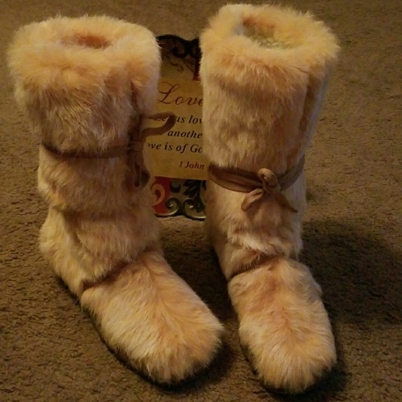 bebe fur boots
